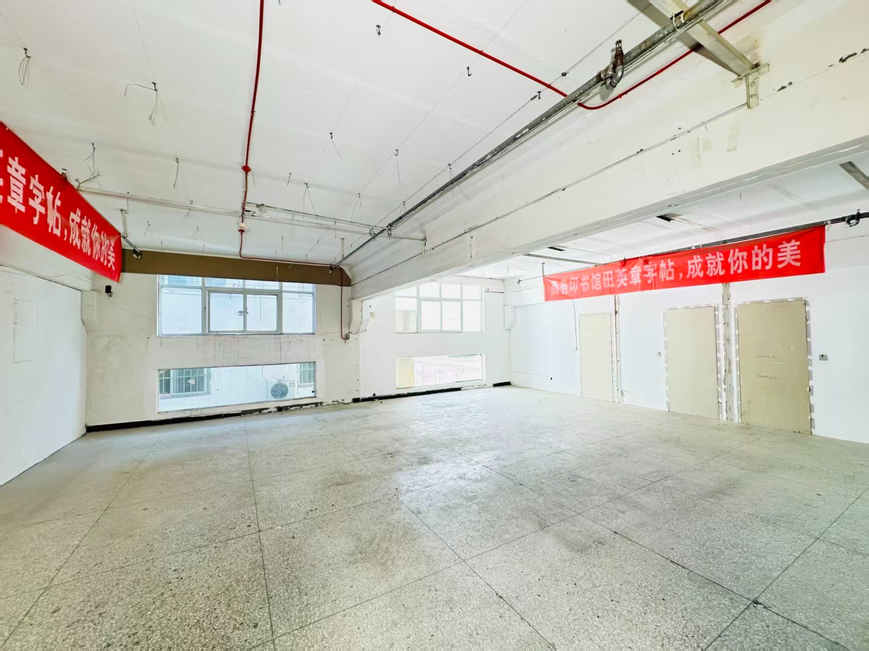 工业小区路重点吸引人工智能应用、数字经济、电商直播、智能制造服务、软件开发、科技创新企业及创业团队入驻